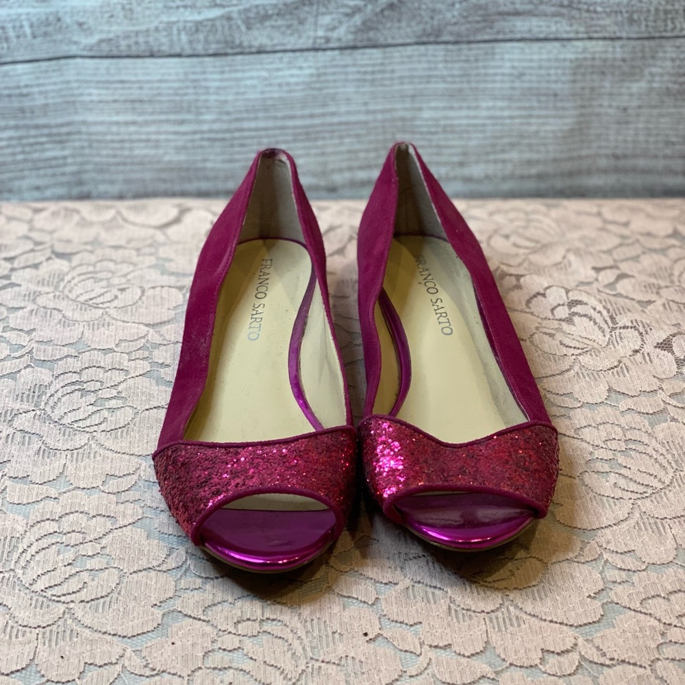 Franco Sarto open toed fuschia flats - Picture 3 of 6
